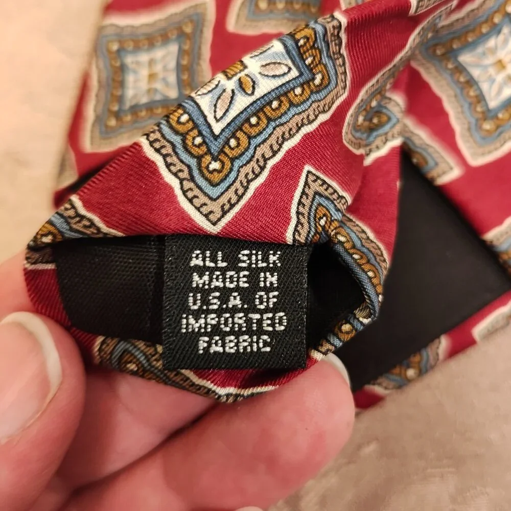 Regiments Ltd. Red Diamond Patterned Silk Tie, Excellent Used Condition! (EUC) - Picture 4 of 6